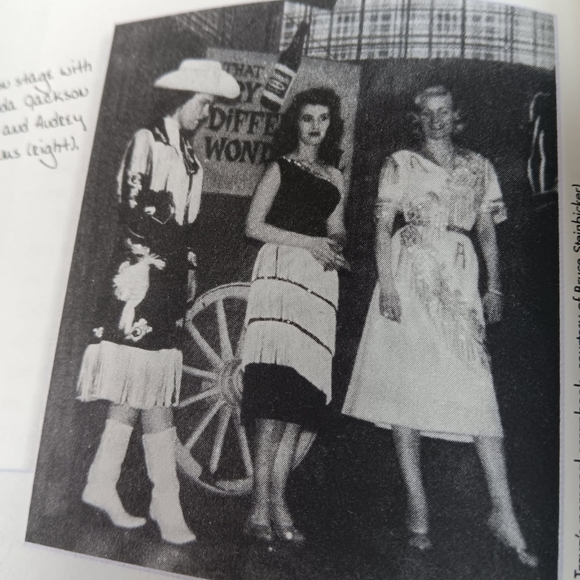 Patsy Cline Country Music Legend Book - Picture 3 of 5